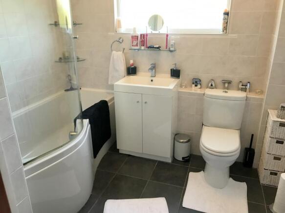 Modern bathroom with