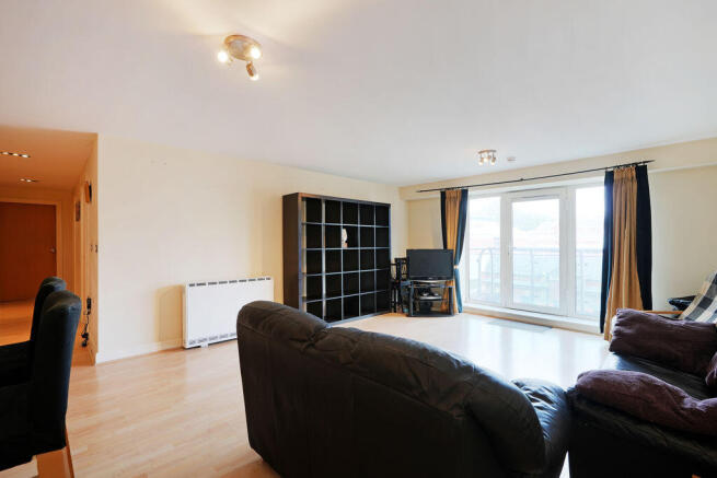 3 bed Apartment to rent Image 4