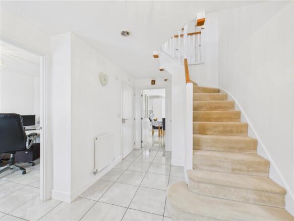 4 bed Detached for sale Image 7