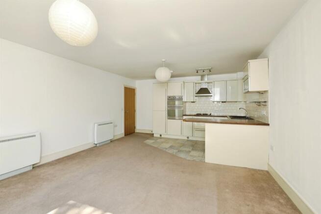 2 bed Flat for sale Image 8