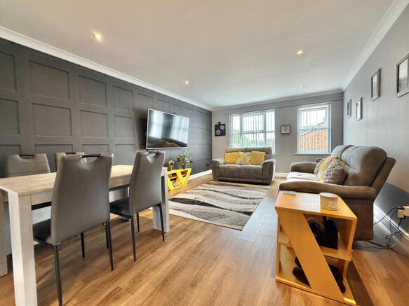 2 bed Flat for sale Image 5
