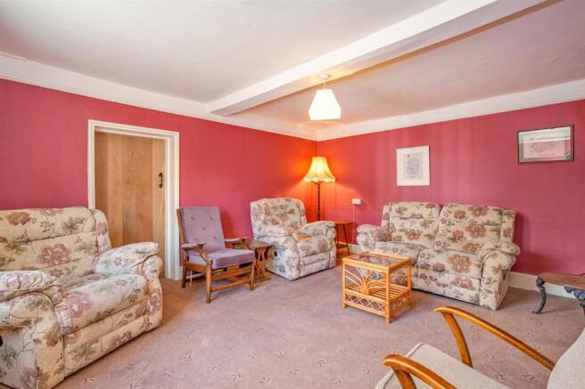 Lounge 6.jpg