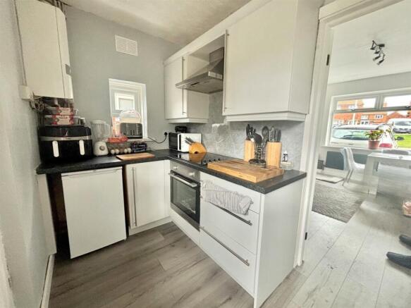 3 bed Semi-Detached for sale Image 6