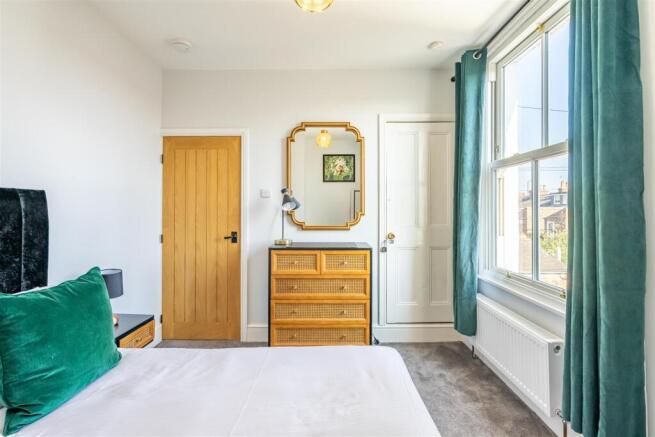 2 bed Terraced to rent Image 11