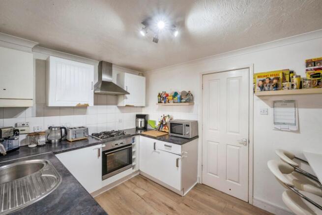 2 bed Semi-Detached for sale Image 5
