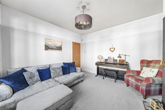 4 bed Semi-Detached for sale Image 8