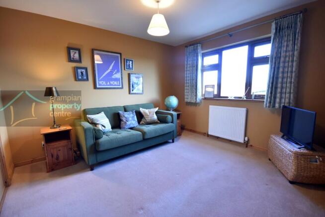 ground floor bedroom.JPG