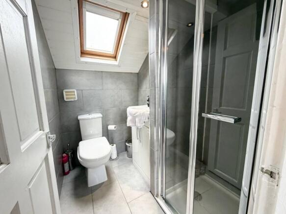 4 bed House Share to rent Image 10