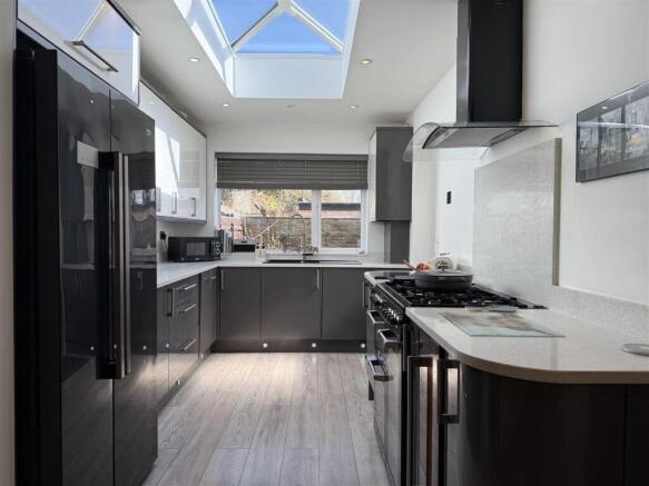 3 bed Semi-Detached for sale Image 4