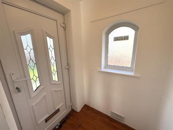2 bed Semi-Detached to rent Image 2