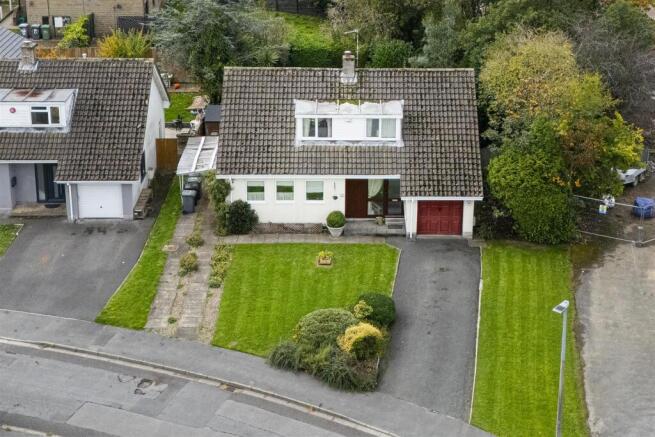 4 bed Detached for sale in huddersfield