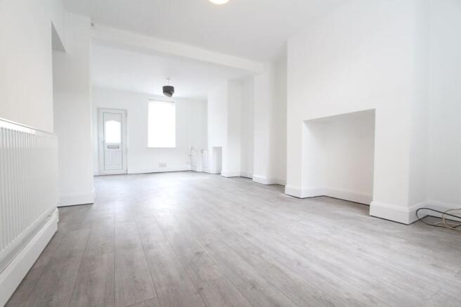 3 bed Terraced to rent Image 4