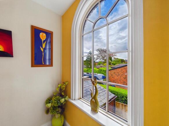 6 bed Detached for sale Image 11