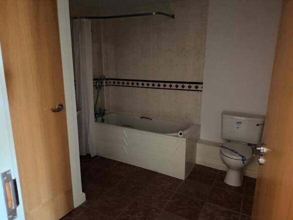 2 bed Apartment for sale Image 8