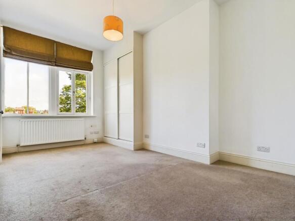2 bed Flat to rent Image 11