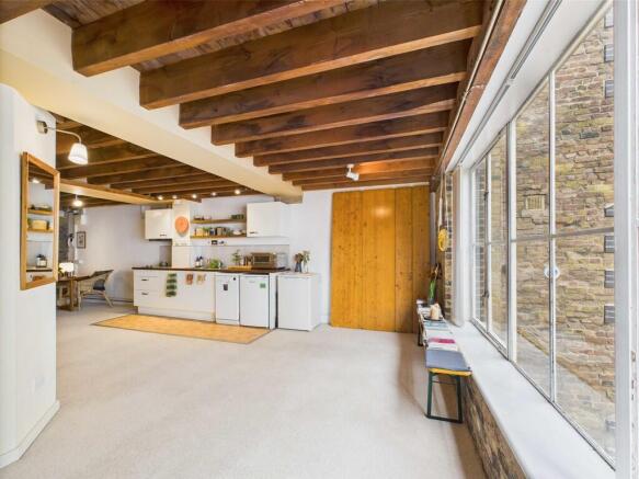 CAM03741G0-PR0089...