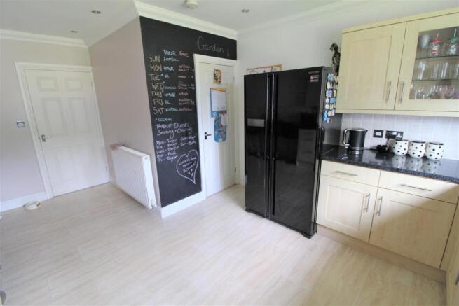 KITCHEN/BREAKFAST ROOM