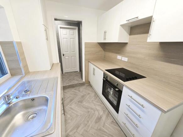 3 bed Terraced to rent Image 8