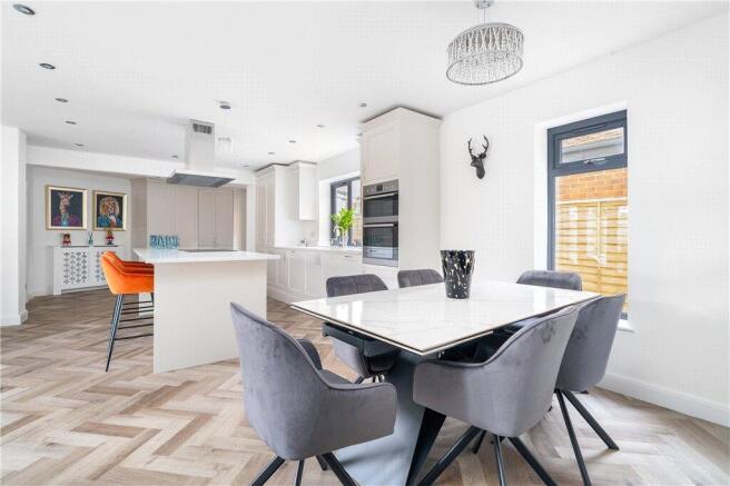 4 bed Detached for sale Image 5