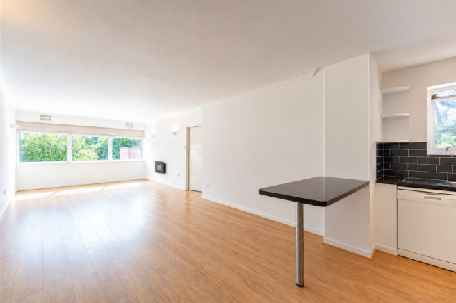 High Point, Weybridge, KT13 photo 3