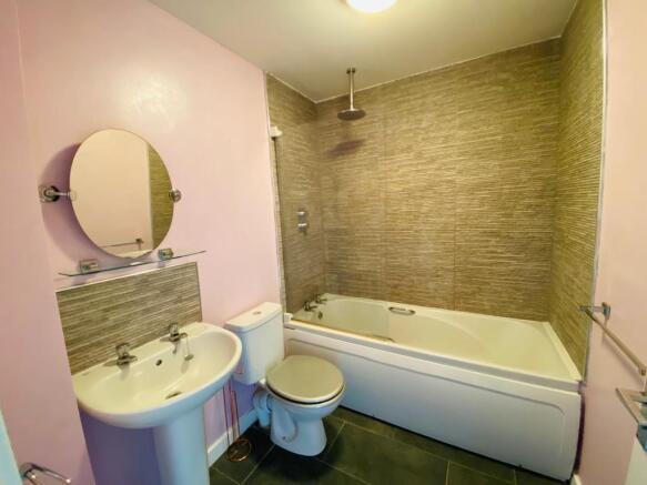 3 bed Town House to rent Image 11
