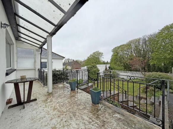 Old Woodlands Road 107 - Veranda Front.jpg