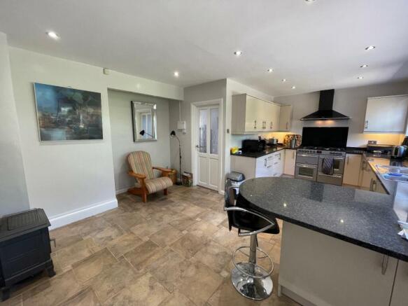 KITCHEN/BREAKFAST ROOM