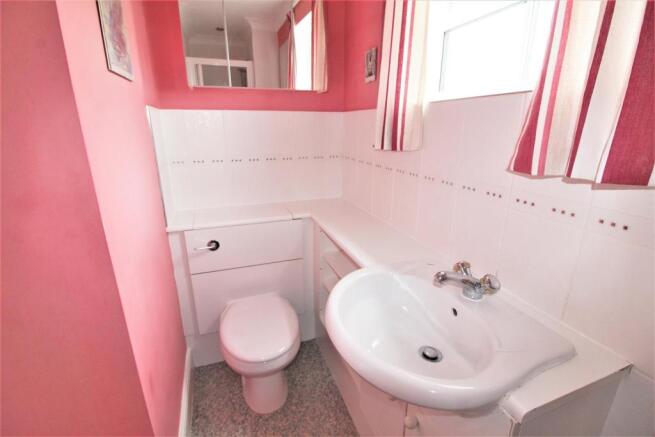 EN-SUITE TO MASTER BEDROOM