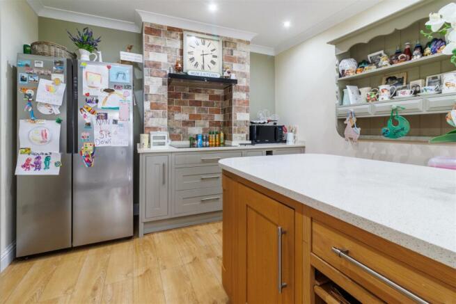 KITCHEN/DINER pic 4