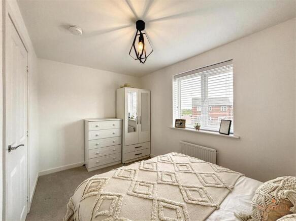 3 bed Terraced for sale Image 9