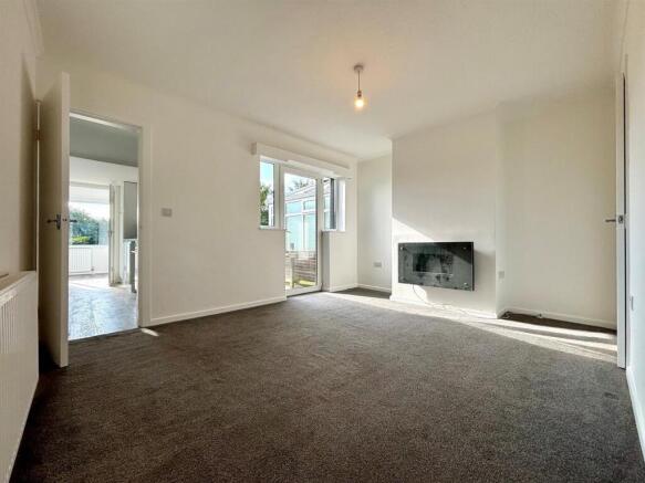 2 bed Semi-Detached to rent Image 4