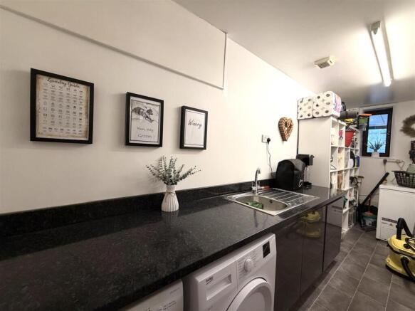 4 bed Semi-Detached for sale Image 7
