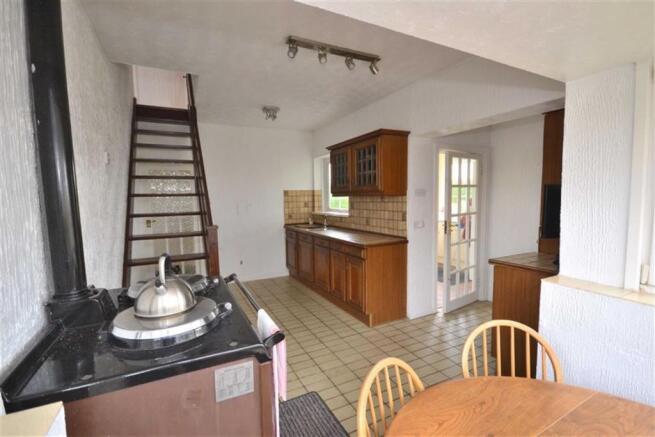 Additional kitchen view