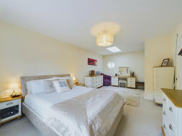 Main Bedroom 