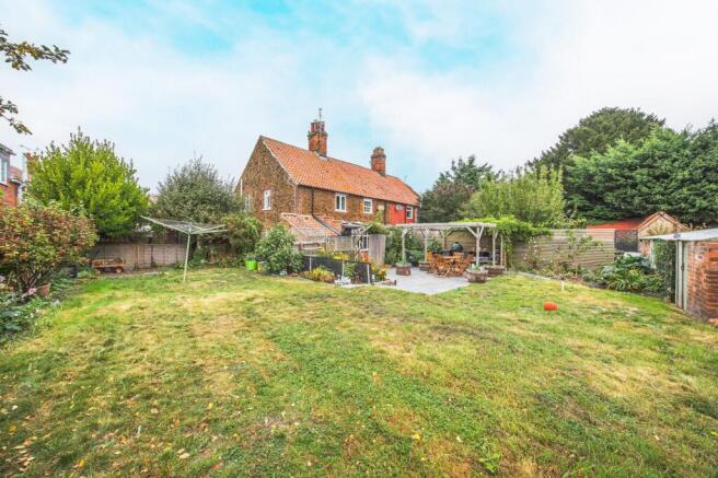 Characterful Two Bedroom End-Terrace in Prime Position of Heacham photo 3