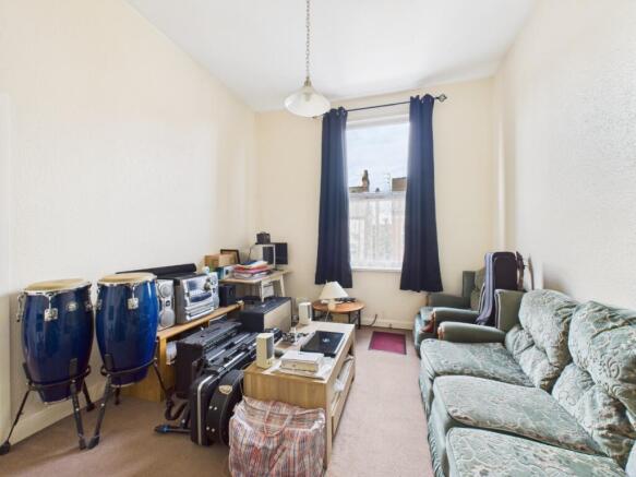 4 bed Apartment for sale Image 12