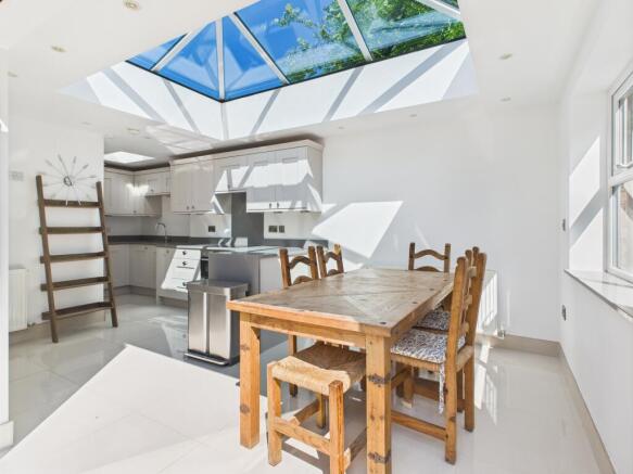 CAM04900G0-PR0027-STILL005 T202601050907.jpg