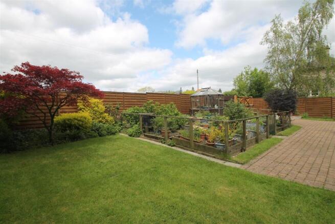5 bed Detached for sale Image 9