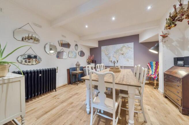 3 bed Terraced to rent Image 10