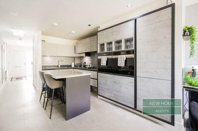 4 bed Detached for sale Image 4