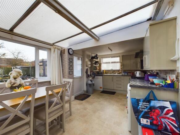 Kitchen/Dining room