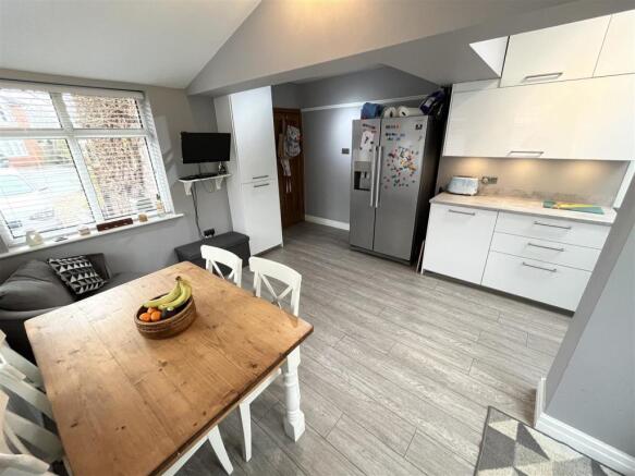 Dining Kitchen Aspect 4.jpg