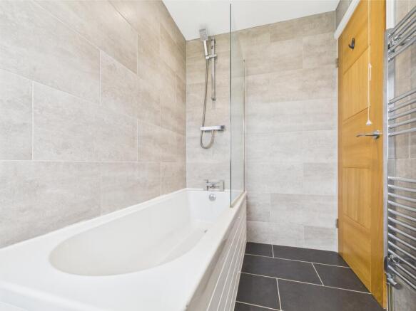 4 bed Detached to rent Image 12