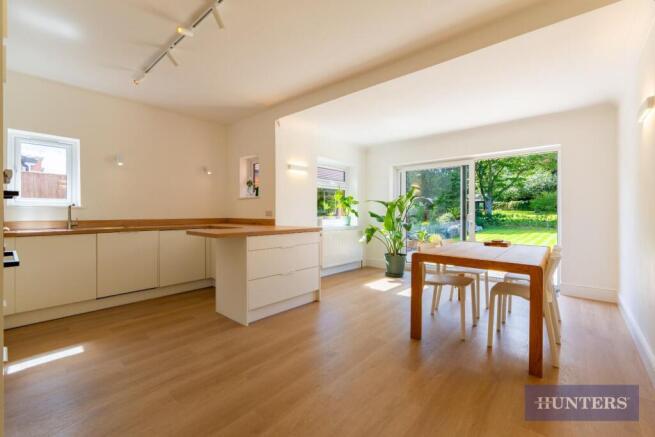 4 bed Semi-Detached for sale Image 4