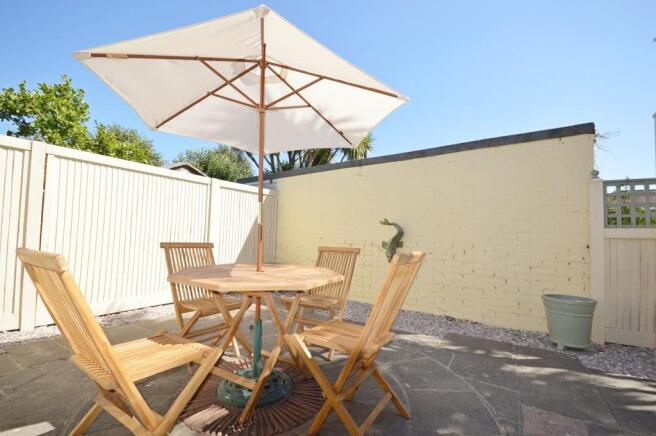 Garden property to r