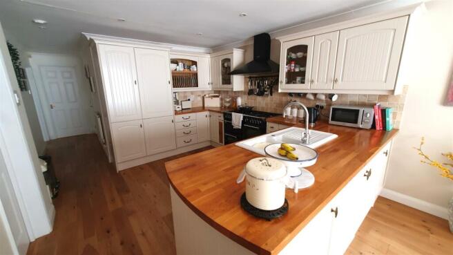 Kitchen area.jpg