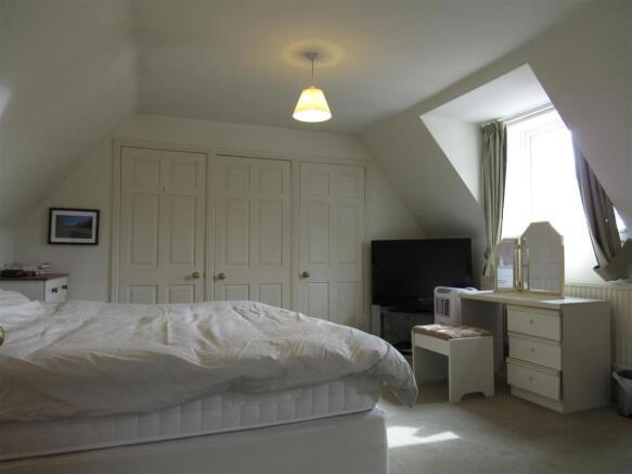 bedroom one 12 kings gate.JPG