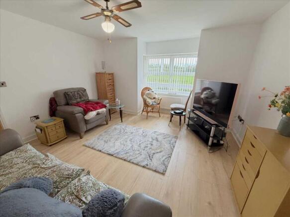 4 bed House for sale Image 4