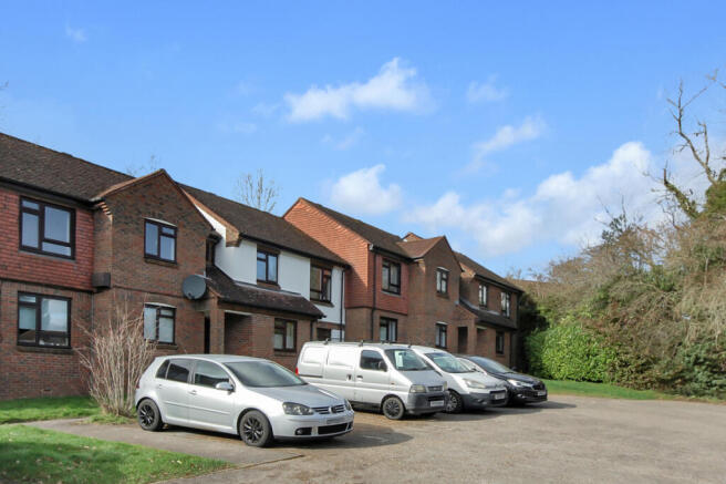 ONE BEDROOM FIRST FLOOR FLAT IN DESIRABLE LOCATIO