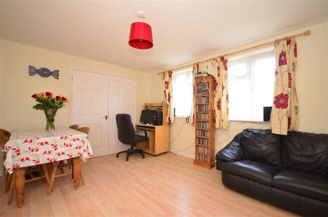 Lounge/Dining Area
